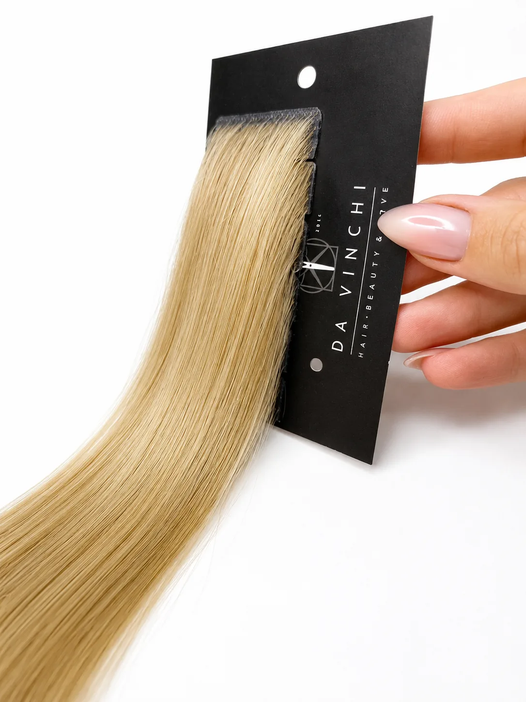 Образец пряди на фирменной карточке Da Vinchi Hair